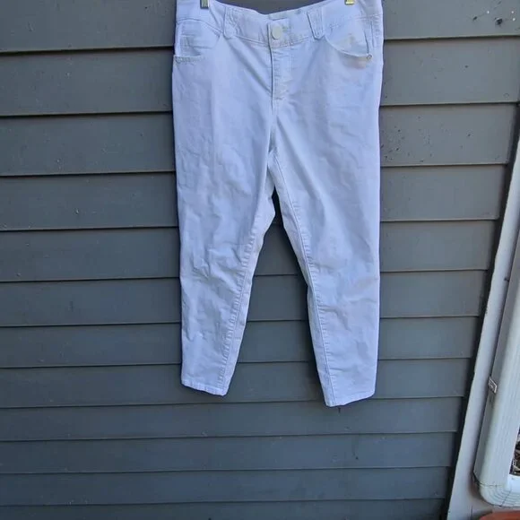 Democracy White Jeans size 8 - Picture 11 of 12